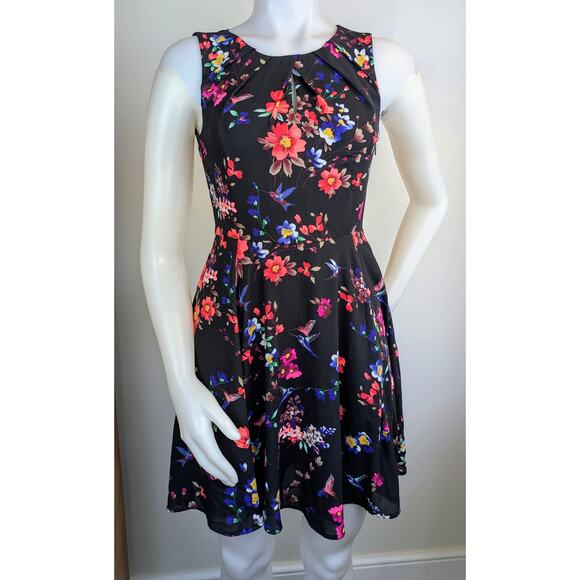Express Minidress 2 Fit & Flare Sleeveless Black & Bright Floral Keyhole Neck - Picture 2 of 11